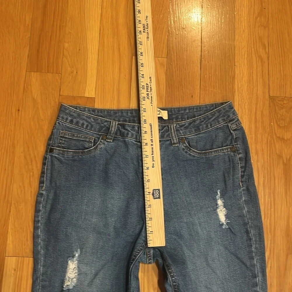 d.jeans women’s distressed capri jeans  size 8 .